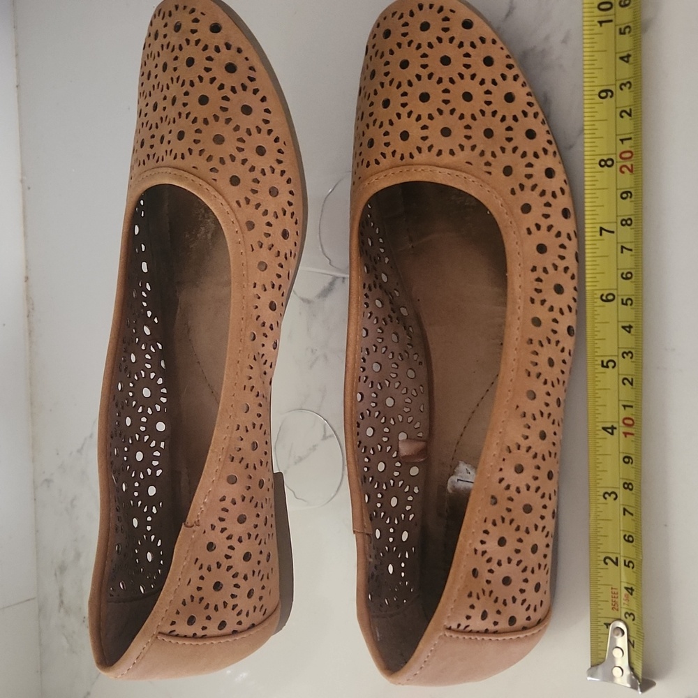 White Mountain Perforated Golden Mustard Brown Sz 9 1/2M Flats - Picture 9 of 11